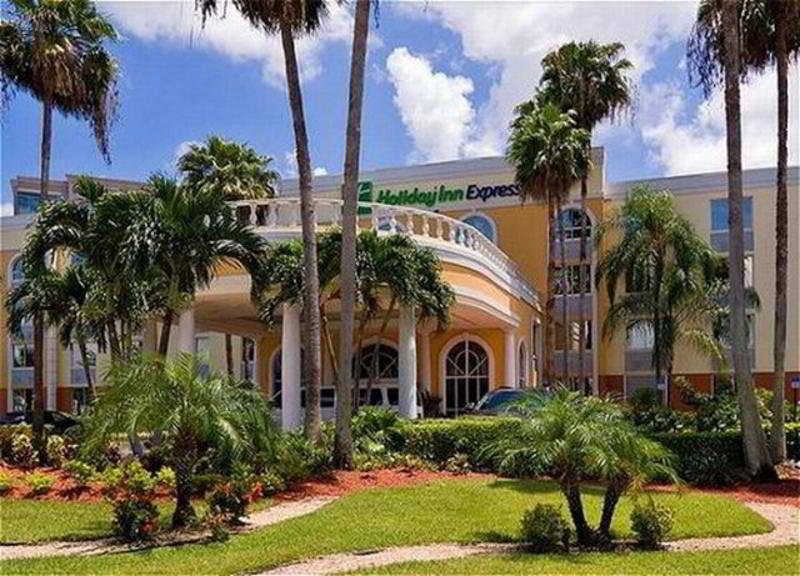 Holiday Inn Express Miami Airport Doral Area, An Ihg Hotel Exterior photo